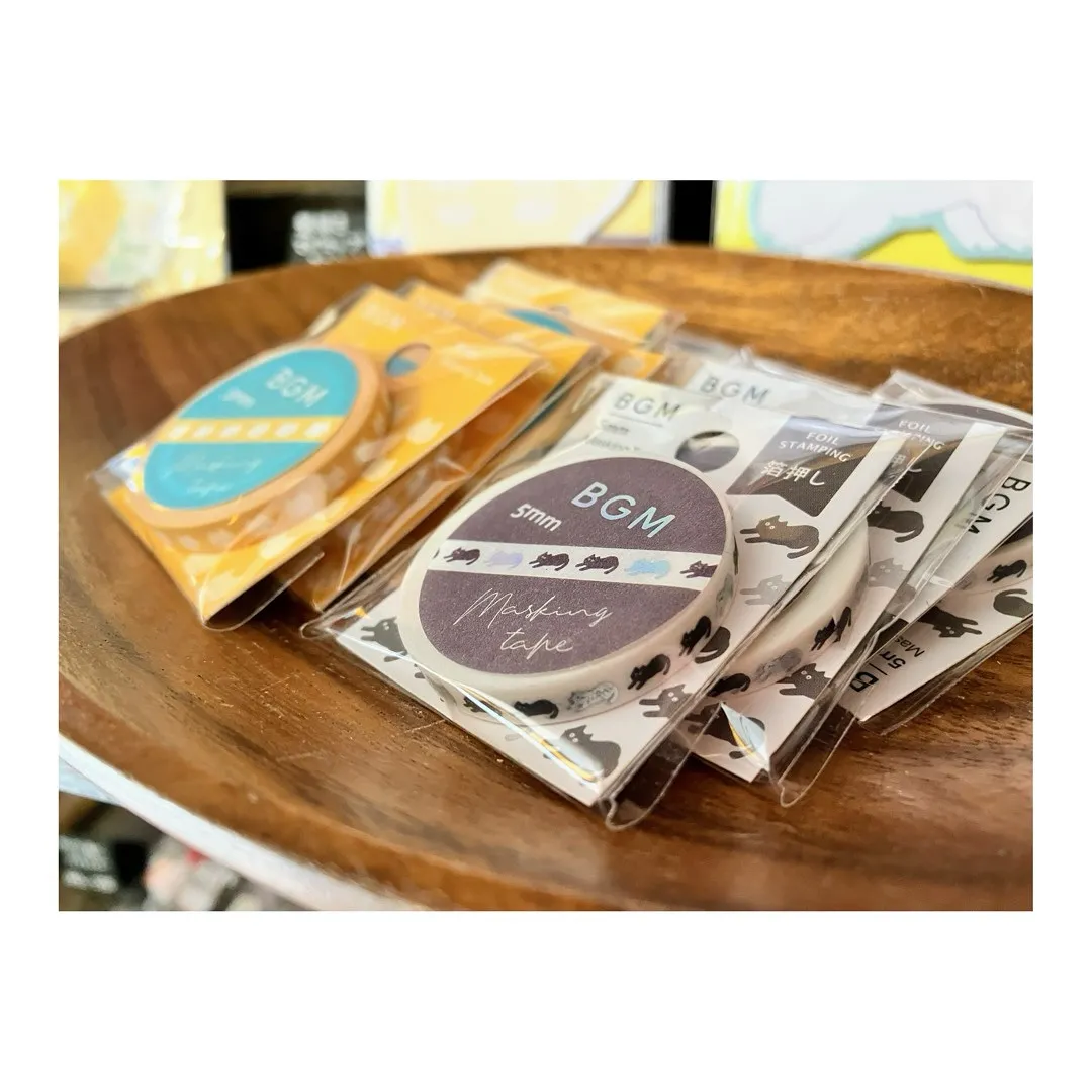 うちの猫が見当たらないなーと探していたら、隙間見つけて入って...